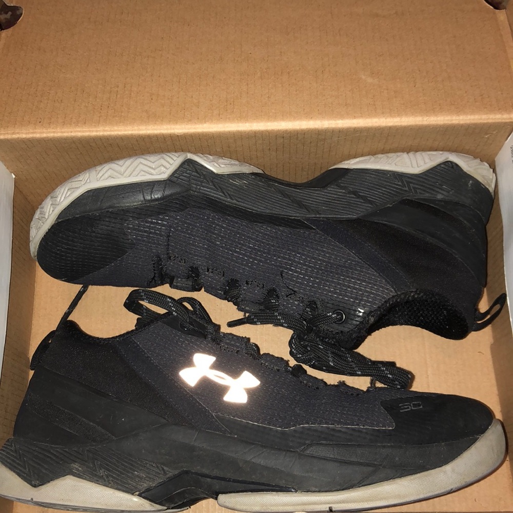 Kids basketball shoes